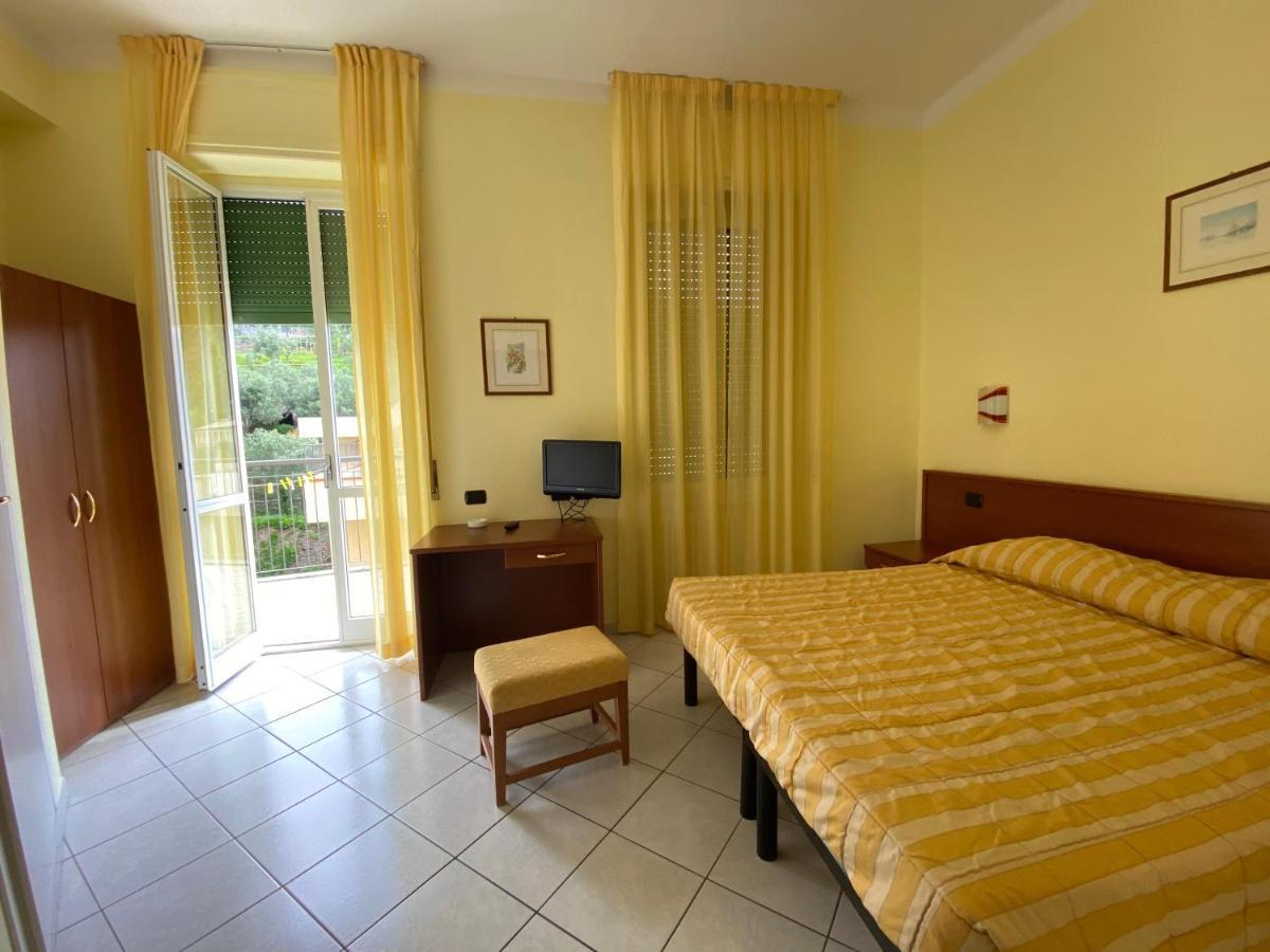 Hotel Rio Alassio Bagian luar foto