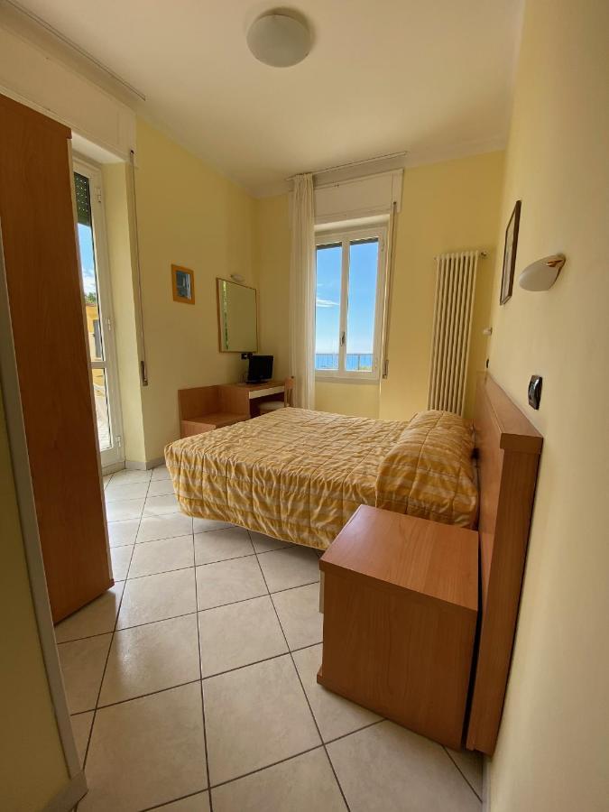 Hotel Rio Alassio Bagian luar foto