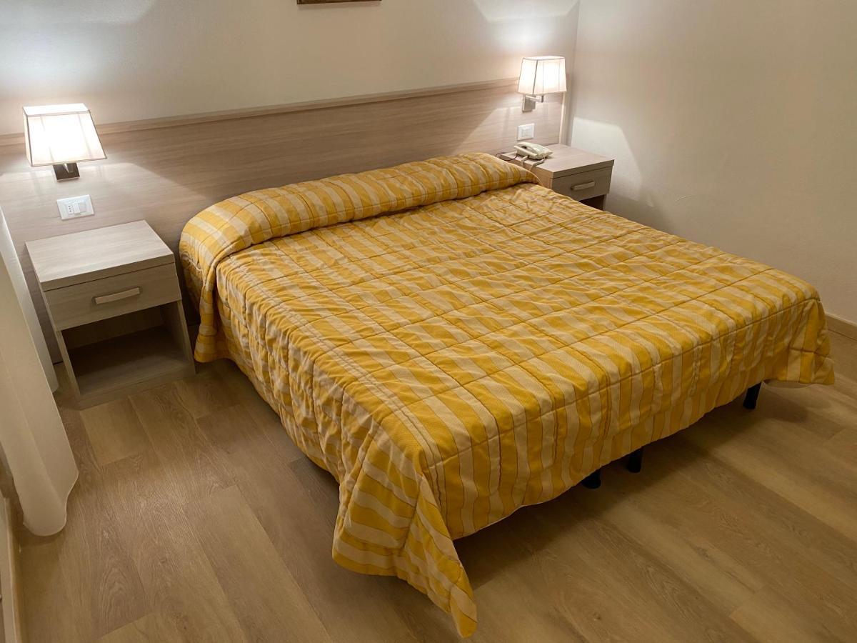 Hotel Rio Alassio Bagian luar foto