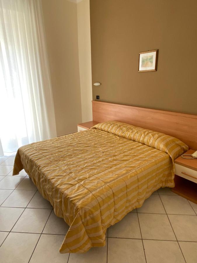 Hotel Rio Alassio Bagian luar foto